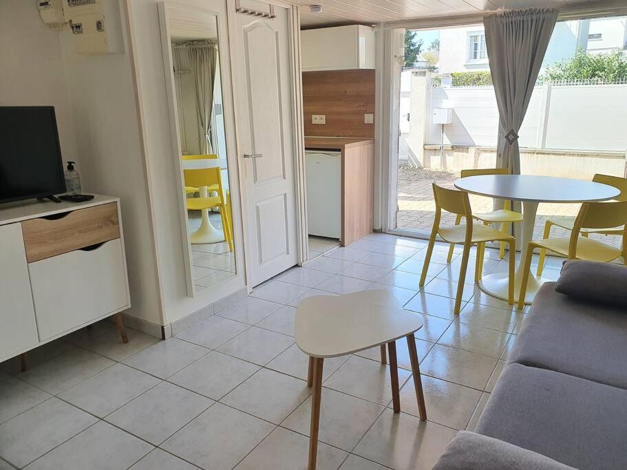 Logement Amboise Centre Avec Terrasse Privee Exterior foto